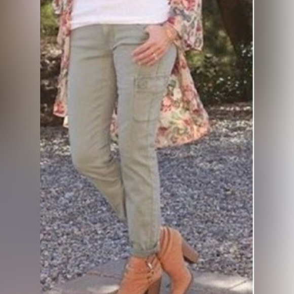 CAbi Denim - CAbi Women’s Celadon/Sage Green Cargo Skinny Jeans Size 6